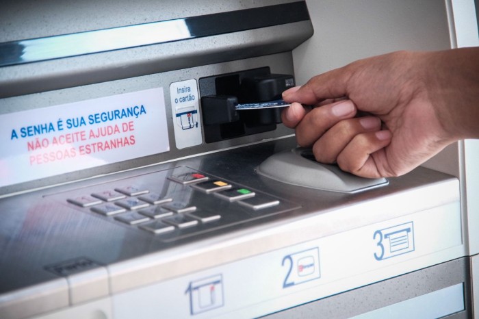 Servidores estaduais recebem salários na próxima segunda-feira (29)
