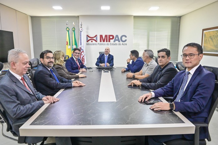 Em visita ao Ministério Público do Acre, governador Gladson Cameli reafirma fortalecimento das parcerias institucionais
