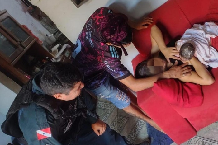 Parto de criança é realizado com ajuda de policiais militares no bairro do Tapanã, em Belém 