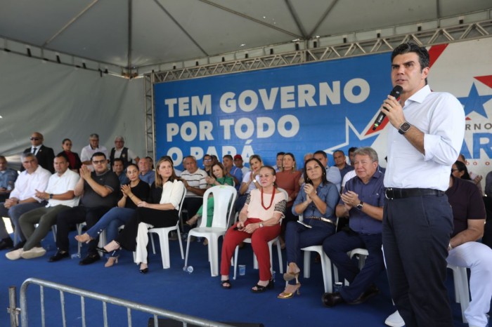 Prefeituras municipais recebem do Governo do Pará máquinas para manutenção de vias  