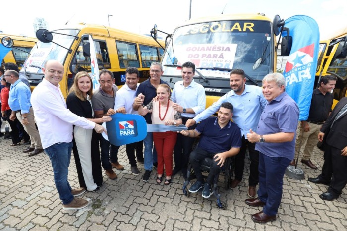 Em Belém, Governo do Estado entrega ônibus para 11 prefeituras paraenses