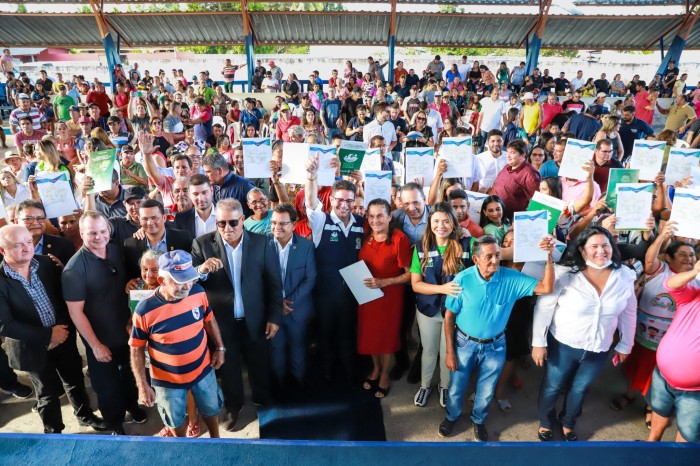 Governo do Estado beneficia 768 famílias de Mâncio Lima com a entrega de títulos definitivos
