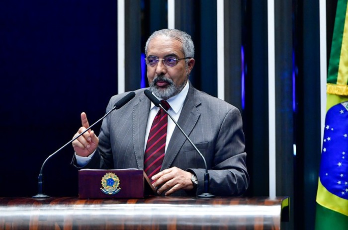 Paim registra Dia da Imprensa e cobra apurar agressão a jornalista no Itamaraty