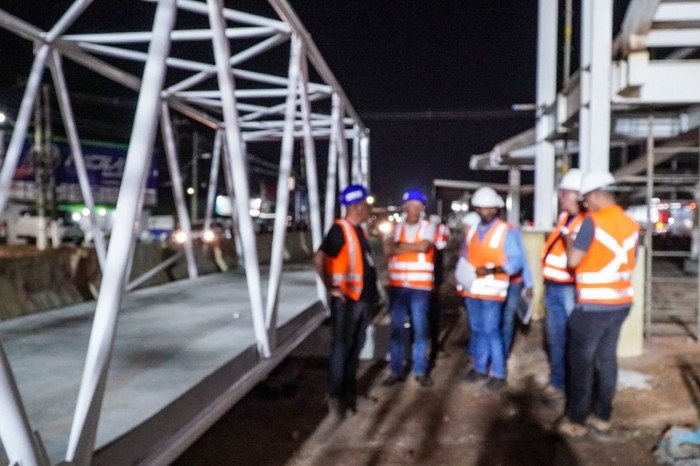Obras do BRT Metropolitano avançam com liberação parcial da primeira passarela na BR-316