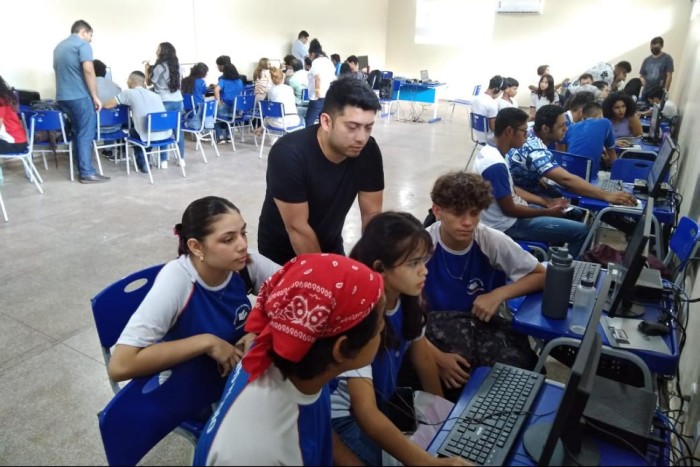 Estudantes e professores da rede estadual concluem oficina do Projeto Rádio Escola