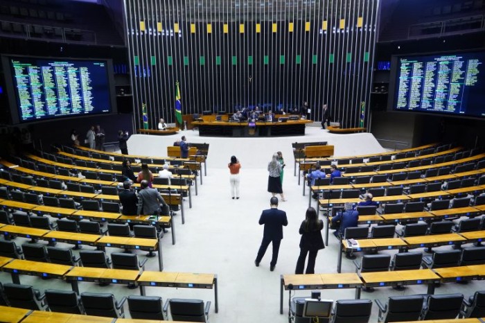 Câmara aprova dois acordos internacionais e encerra votações de hoje