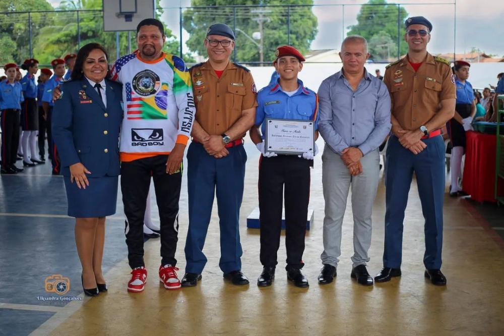 Multicampeão de Jiu-jitsu, Hallysson Marcelino é condecorado com placa de Honra ao Mérito e com Alamar por suas conquistas 