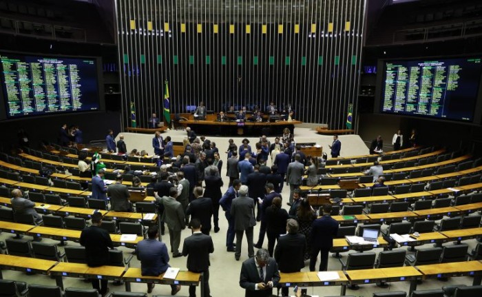 Câmara aprova criação do grupo parlamentar Brasil-Irlanda