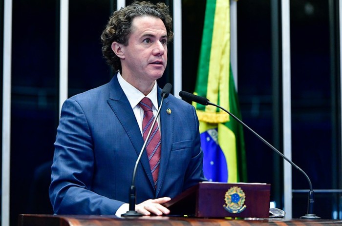 Veneziano manifesta preocupação com plano de recuperação da Oi