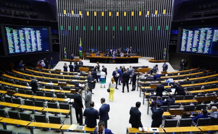 Aprovada urgência para projeto que regulamenta destinação de recursos para festas juninas; acompanhe
