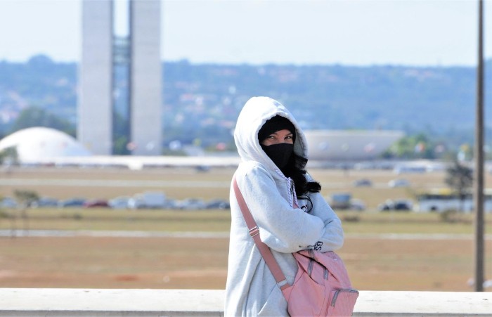 Aproveite o início do inverno para participar da campanha do agasalho