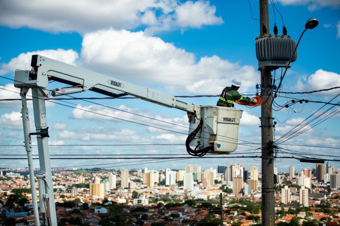 Áreas de quatro RAs terão energia suspensa nesta quinta para manutenção