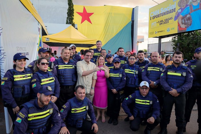 Governo do Estado entrega viaturas ao Detran