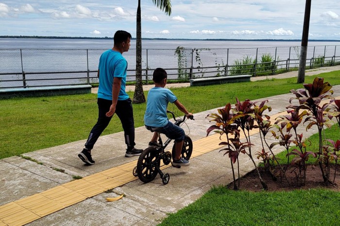 Pedalar de bicicleta garante autonomia às crianças com autismo assistidas pelo CIIR