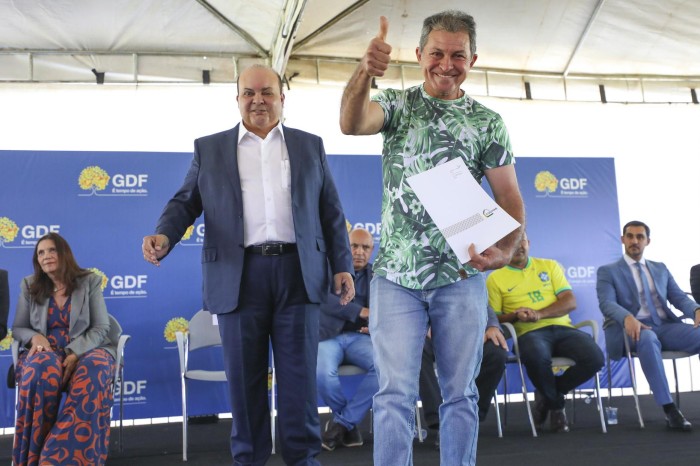 GDF anuncia programa Meu Lar e entrega 706 escrituras a moradores