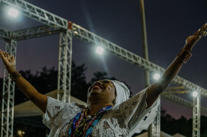 Reaberta, com muita alegria, a Passarela do Samba