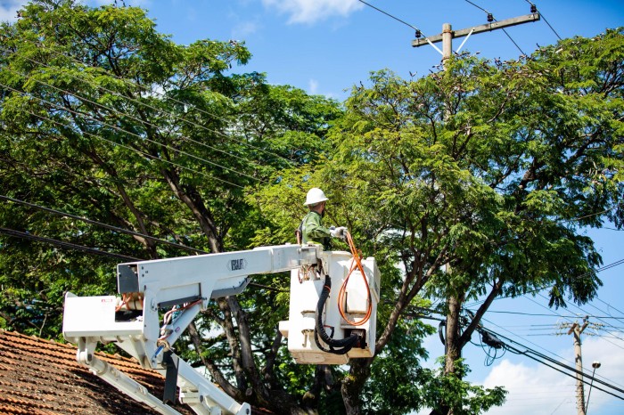Pontos de quatro RAs sem energia nesta segunda para serviços na rede