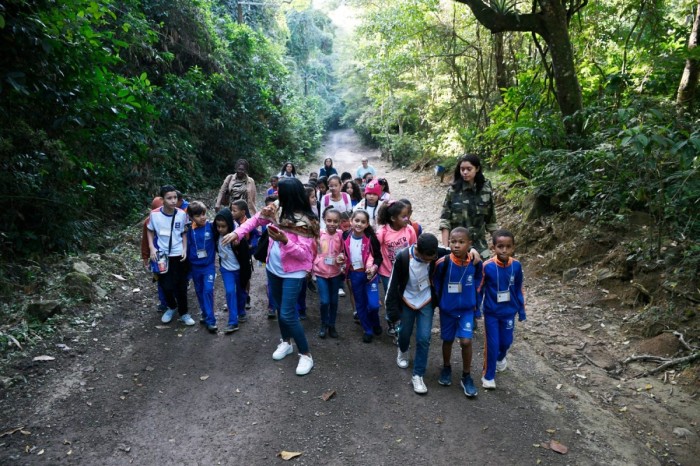 Alunos de Nova Iguaçu visitam Parque Municipal pela primeira vez