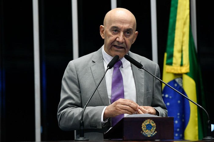 Confúcio Moura destaca importância da educação no desenvolvimento do país