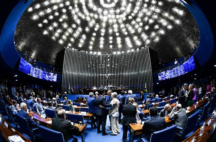 Senado analisa política nacional de incentivo à produção de mel