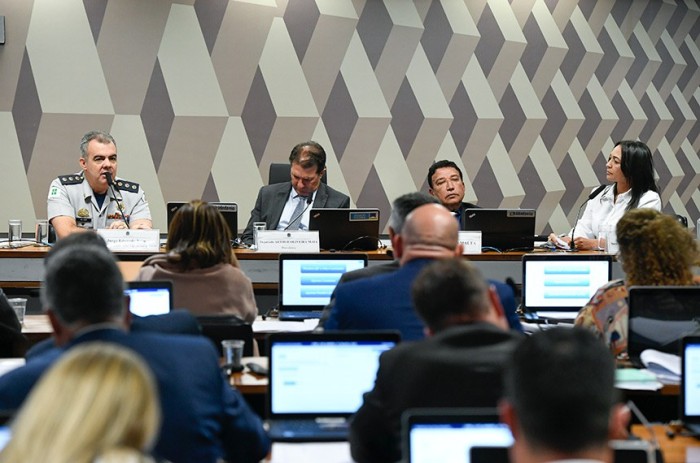 Depoimento de coronel aponta para omissões, avaliam parlamentares da CPMI