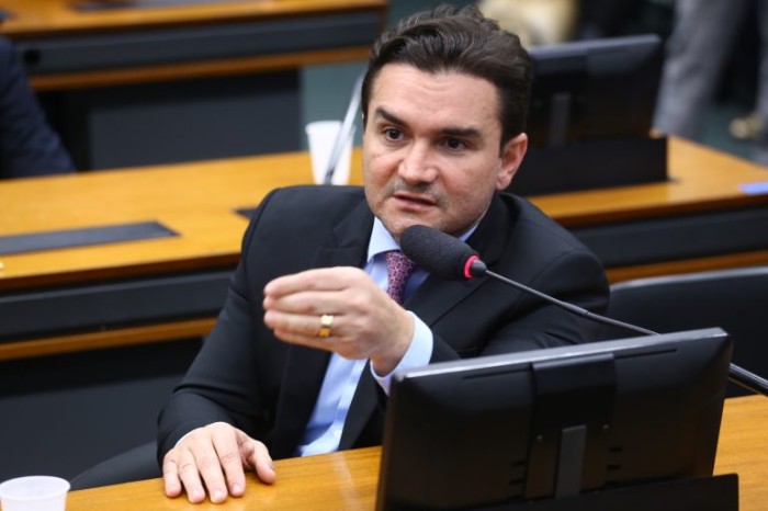 Projeto permite dedução no Imposto de Renda de gastos com cão-guia