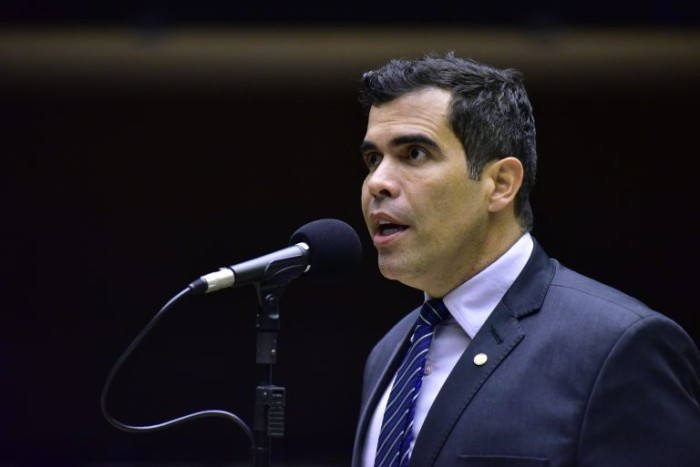 Projeto prorroga por quatro anos desoneração da folha de pagamentos da Cofins-Importação