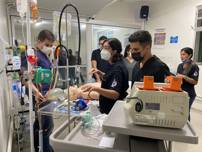 GDF prepara residentes em medicina de emergência no Hospital de Santa Maria
