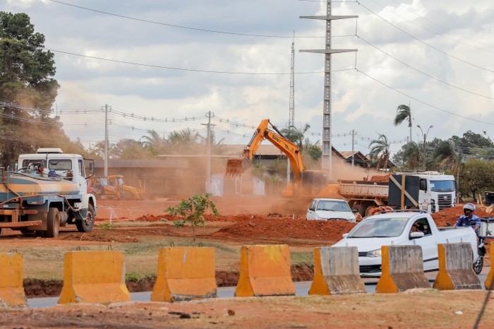 Desvio no trânsito para obras no Viaduto do Itapoã