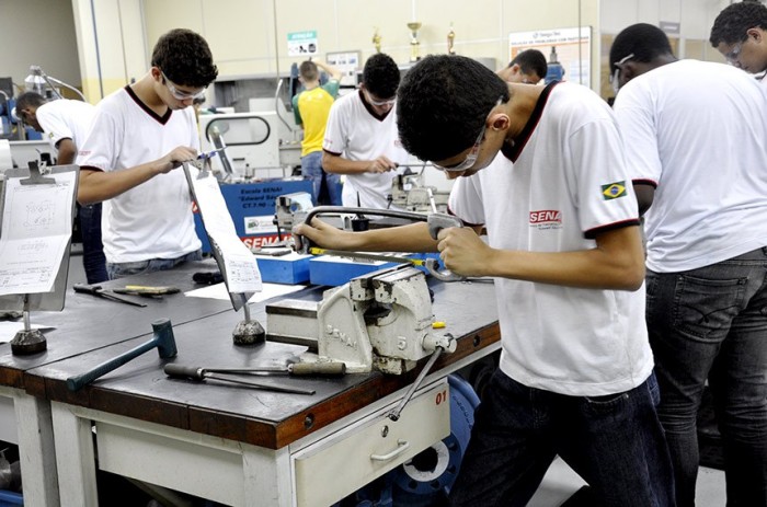 Comissão vão debater ampliação da oferta de cursos técnicos e profissionalizantes