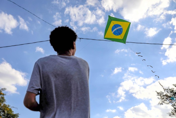 Soltar pipa é divertido, mas requer precauções