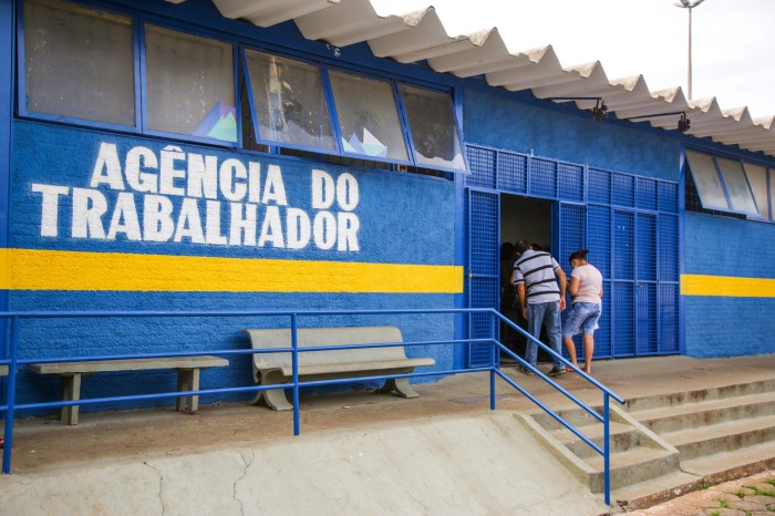 Agências do trabalhador têm 56 vagas com salários a partir de R$ 2 mil