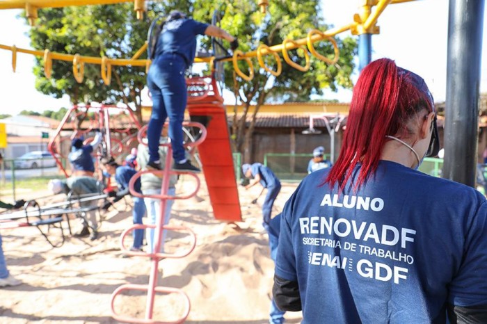 Alunos do RenovaDF recuperam equipamentos públicos do Núcleo Bandeirante