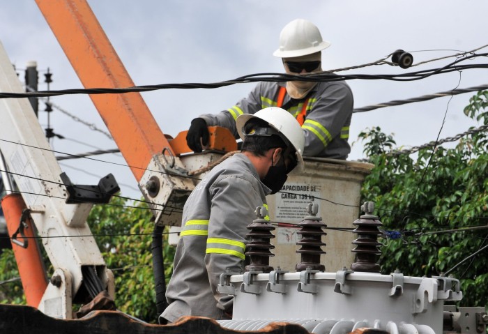 Manutenção de redes deixa endereços de três RAs sem energia nesta quinta