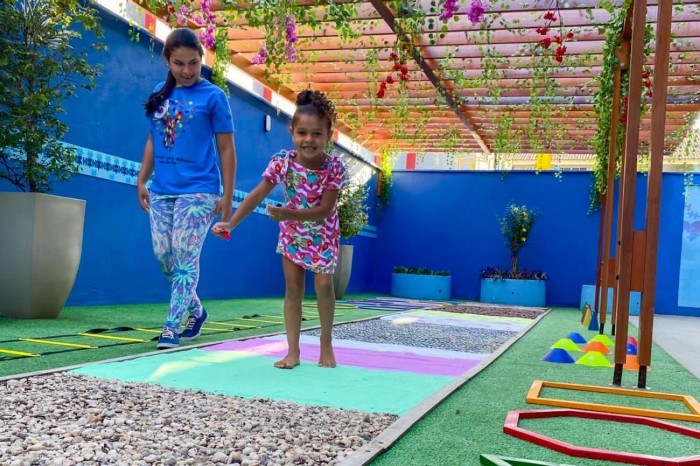 Jardim sensorial melhora rotina de pacientes com autismo na Poli Lago de Tucuruí