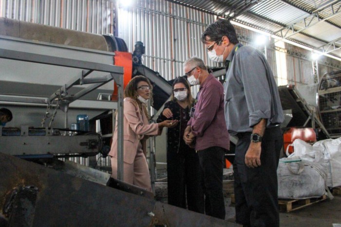Em visita à fábrica no PIM, Governo do AM reforça o apoio a projetos de logística reversa 