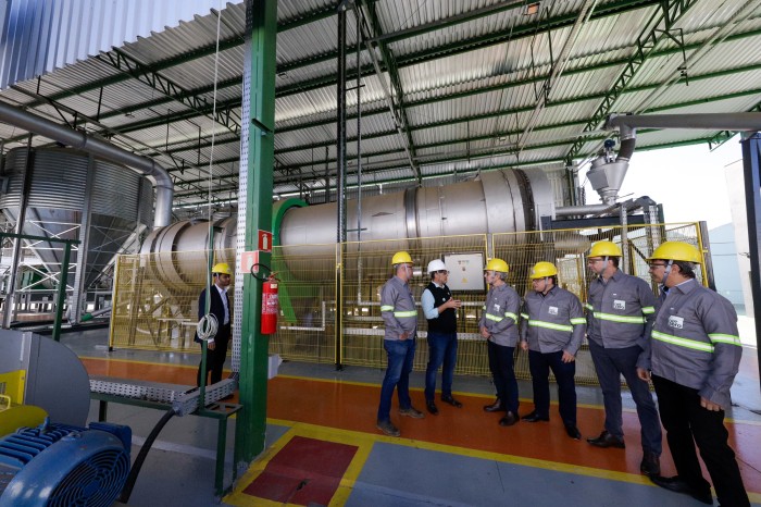 Primeira fábrica comercial de biochar da América Latina contribui para uma agricultura mais sustentável em Minas