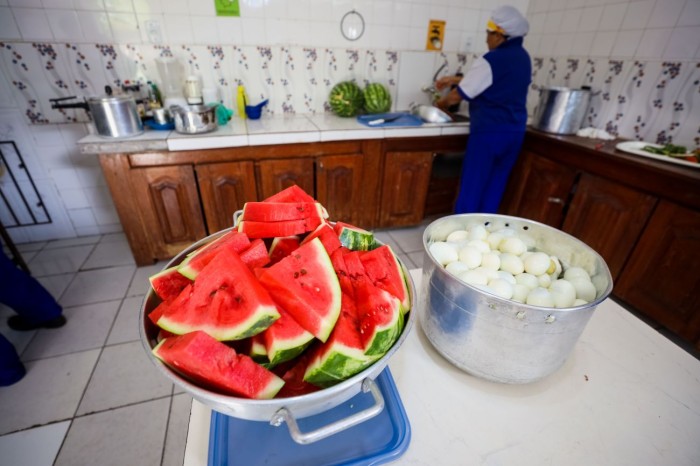 Hospital Regional Público do Leste dá dicas sobre como se alimentação de forma saudável no verão