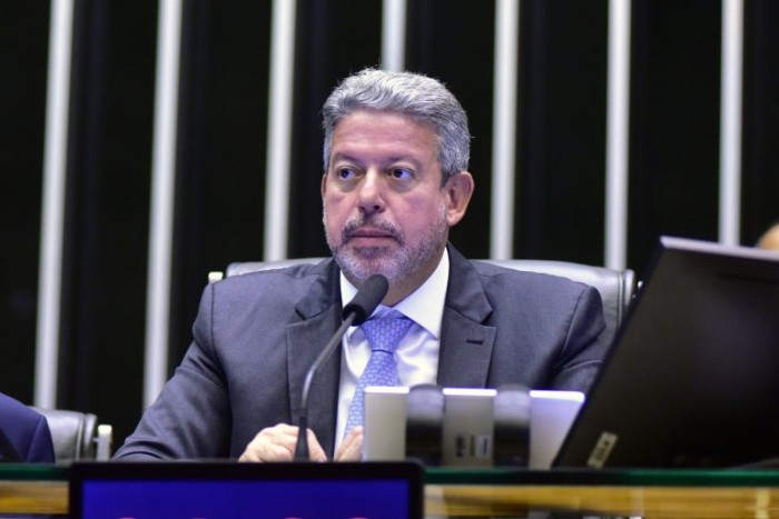 Lira reafirma que o Plenário precisa discutir projeto sobre fake news e redes sociais