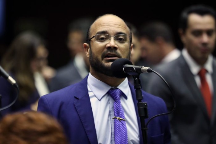 Projeto obriga estabelecimentos a divulgarem manobra para desobstruir vias respiratórias