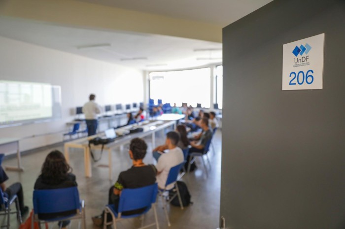 Com emoção de docentes e alunos, começa o primeiro semestre letivo da UnDF