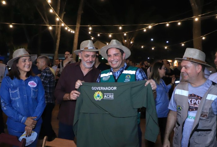 Governador participa de jantar de confraternização entre parlamentares e secretários na Expoacre