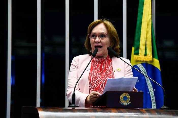 Zenaide Maia propõe voto de aplauso à jogadora de futebol Marta