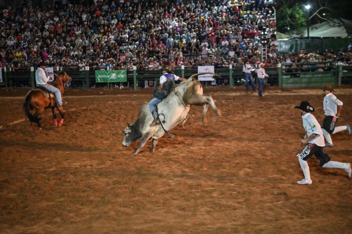 Abertura do Rodeio é sucesso de público na Expoacre