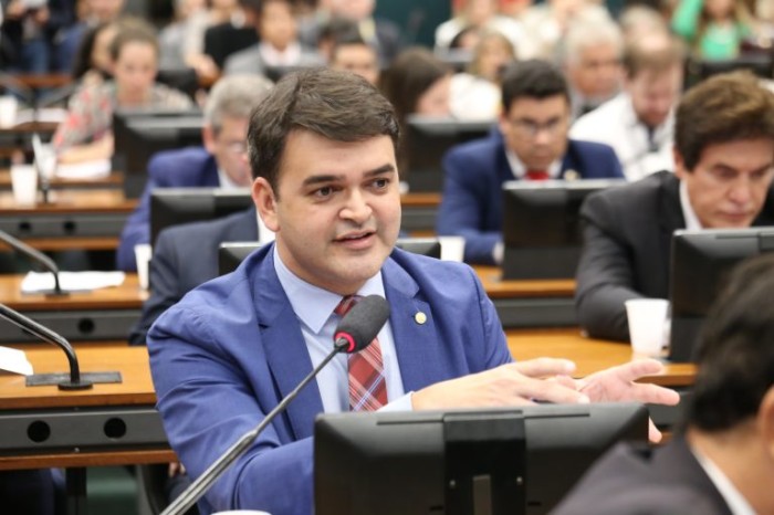 CCJ aprova projeto que dispensa advogado de adiantar custas em ação de cobrança de honorários