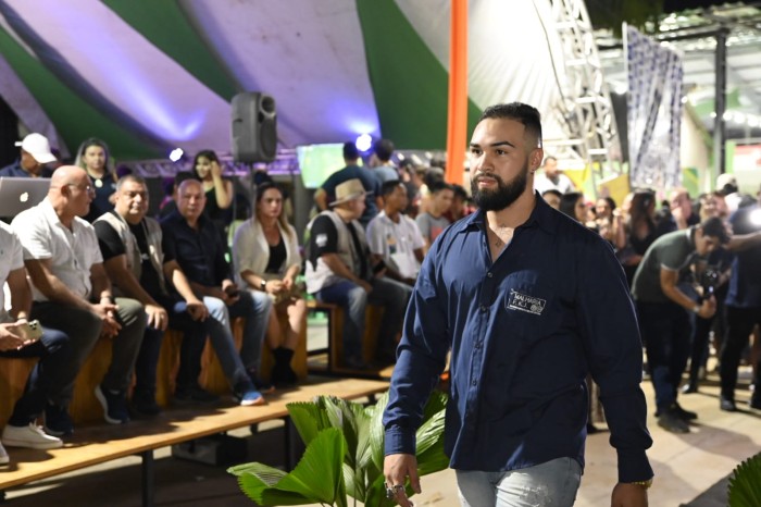 Desfile de moda e beleza destaca potencial do setor de confecções na Expoacre 2023
