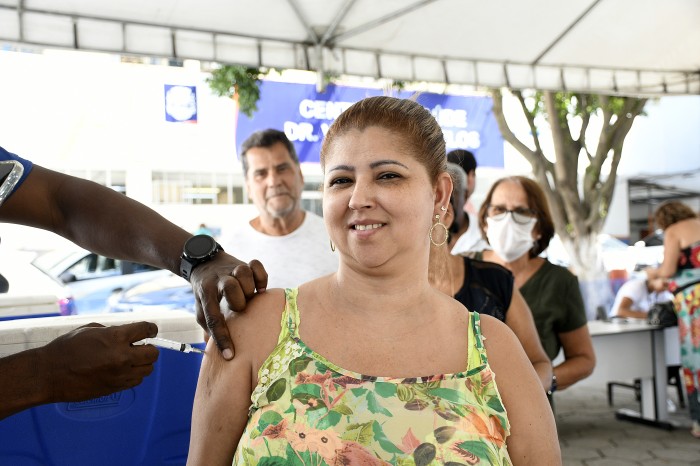 Nova Iguaçu segue com campanha de vacinação bivalente contra Covid-19 nesta quarta-feira (19)