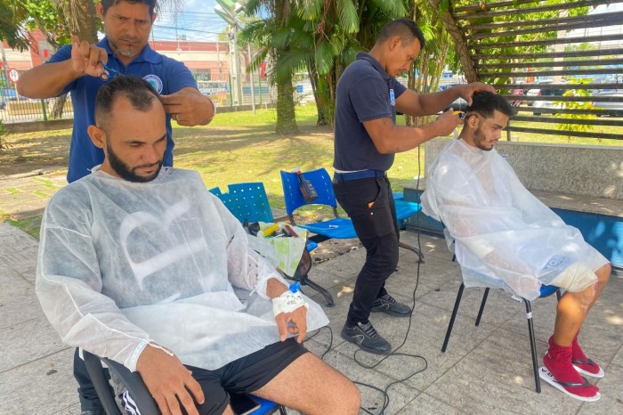 Hospital Metropolitano homenageia Dia dos Pais com ações de estética capilar