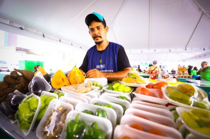 Governo do Estado beneficia mais de 30 feirantes com a inauguração da 14ª feira da ADS em Manaus