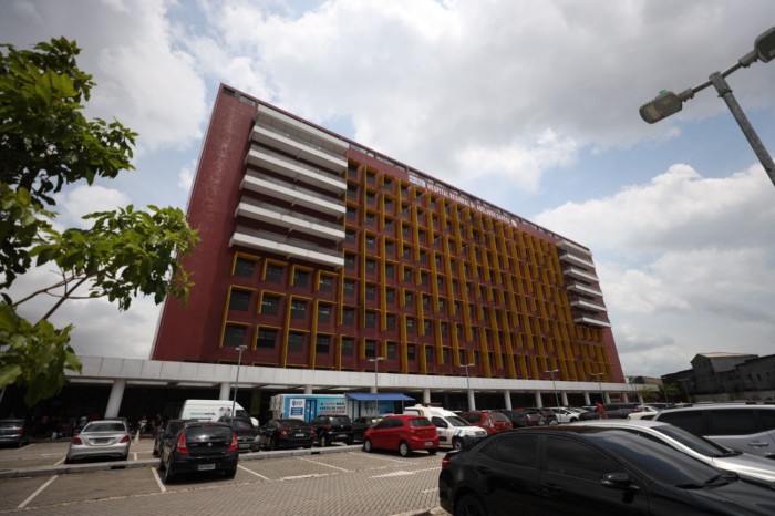 Hospital Abelardo Santos comemora Dia dos Pais com jogos na varanda